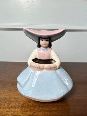 California pottery - Goldammer Dutch Girl with Bonnet figural planter